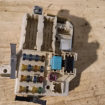 CAIXA DE FUSIVEIS MAZDA 6 2.0Di (GG - GY)