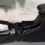 CONSOLA CENTRAL COM APOIO BRAÇO KIA RIO III 2011-2017