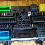 CAIXA DOS FUSIVEIS OPEL ASTRA H 13206762 5DK008669-32