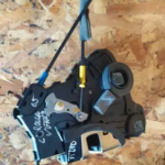 FECHO DA PORTA TOYOTA COROLLA VERSO AR10 04-08 FRENTE DIREITO