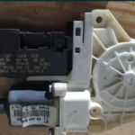 MOTOR DO ELEVADOR DE VIDRO PEUGEOT 407 - FRENTE ESQUERDO - 9646594580