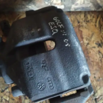 PINÇA DE TRAVÃO FRENTE VOLKSWAGEN GOLF VI - ESQUERDA