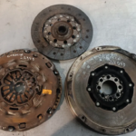 VOLANTE BIMASSA COM EMBRAIAGEM TOYOTA COROLLA / VERSO / AVENSIS 2.2D4D 13450-0R010