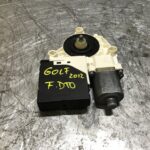 MOTOR DO ELEVADOR DE VIDRO VOLKSWAGEN GOLF VI - FRENTE DIREITO - 3C0959792C