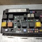 CAIXA DOS FUSIVEIS OPEL ASTRA H REF. 13206748 5DK008668-48