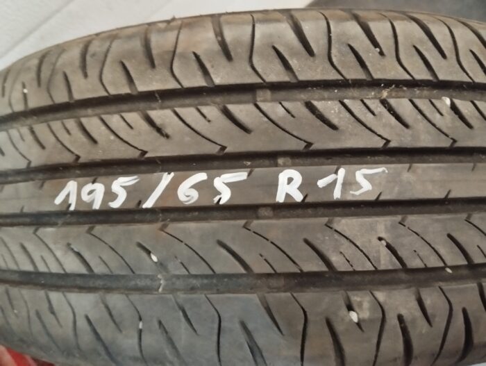 JOGO DE JANTES ORIGINAIS AUDI A3 8L COM PNEUS SEMINOVOS 195/65R15 8L0601025F - Image 4