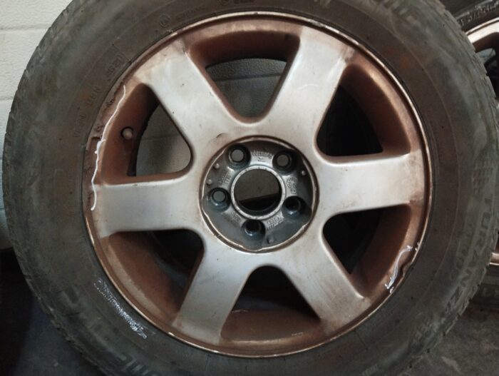 JOGO DE JANTES ORIGINAIS AUDI A3 8L COM PNEUS SEMINOVOS 195/65R15 8L0601025F - Image 8