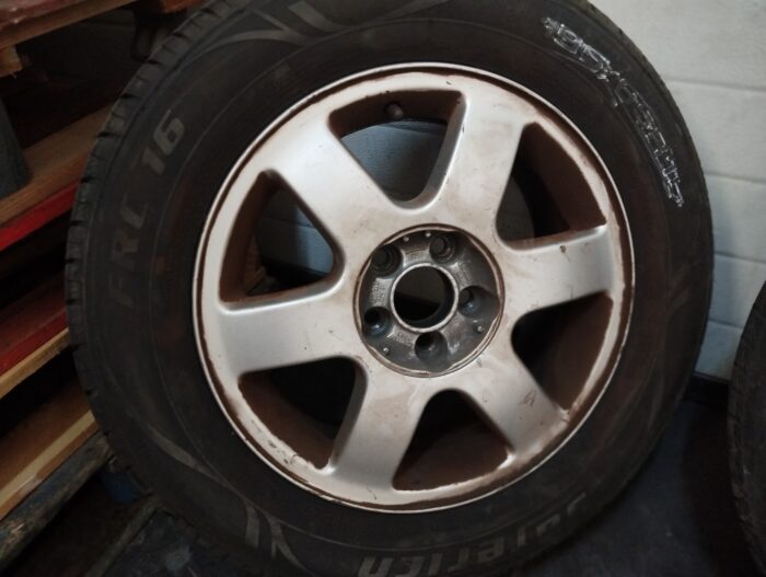 JOGO DE JANTES ORIGINAIS AUDI A3 8L COM PNEUS SEMINOVOS 195/65R15 8L0601025F - Image 9