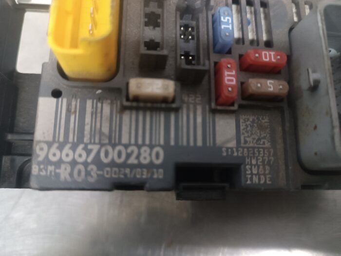 CAIXA DE FUSIVEIS BSM R03 CITROEN JUMPY II / FIAT SCUDO / PEUGEOT EXPERT REF. 9666700280 - Image 2