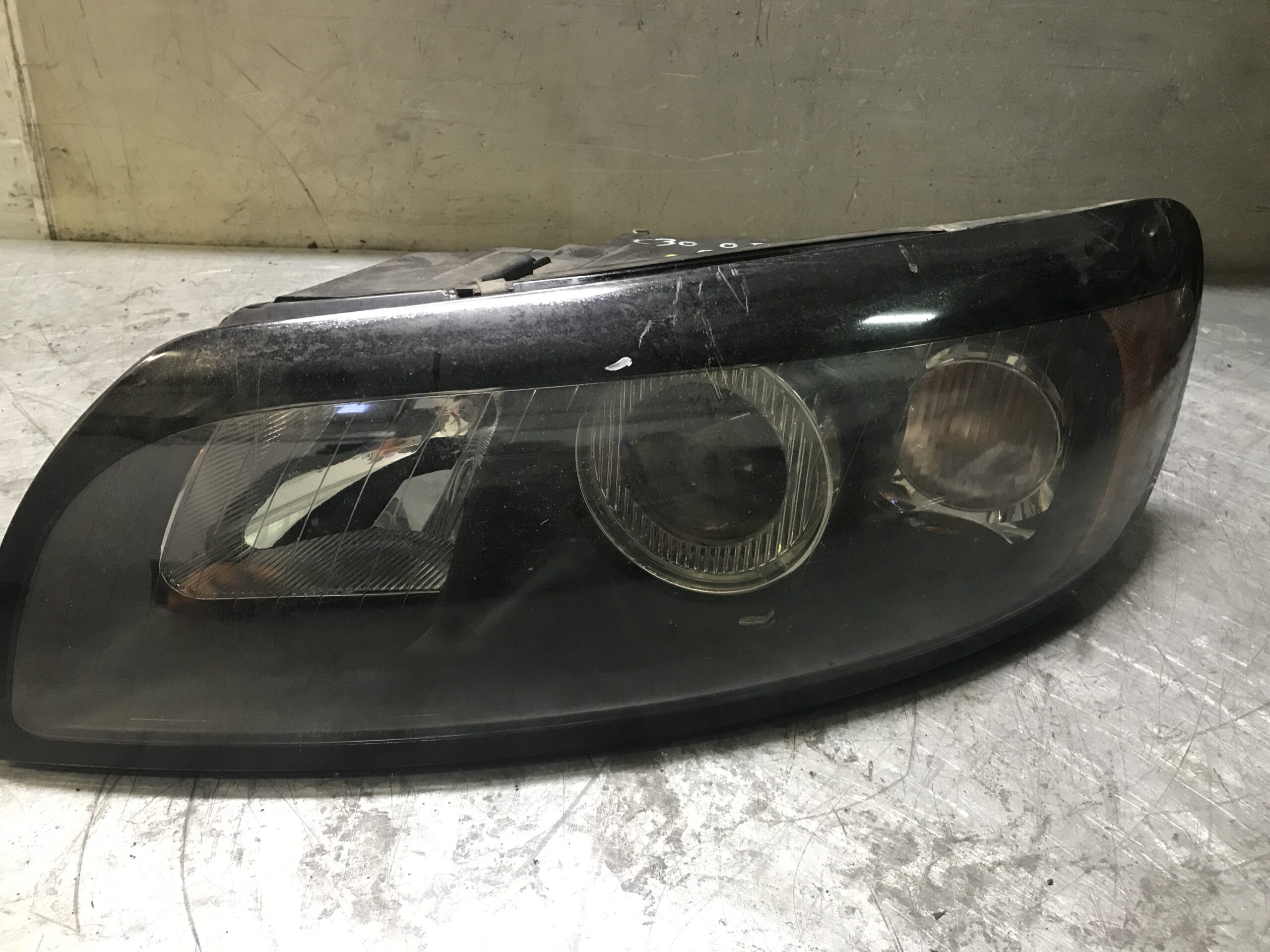 ÓTICA / FAROL VOLVO C30 06-09- ESQUERDO – 31214537 030123201