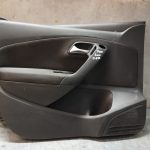 Quartela / Forra da Porta Volkswagen Polo V 6R (5 portas) 2009-2017 - Frente Esquerda