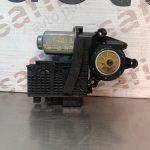 MOTOR DO ELEVADOR DO VIDRO CITROEN C4 PICASSO I - FRENTE DIREITO 9682495580