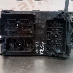 CAIXA DE FUSIVEIS / RELÉS OPEL ASTRA J 2009-2016 13313205 1110011AA