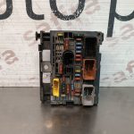 Caixa Fusíveis CITROËN C5 III / C4 / PEUGEOT 308 3008 508 5008 BSM R02 9666700180