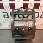 Moldura da Consola Central / Rádio / Aro RENAULT MEGANE II 2002-2009 - 8200178435  S118539002E  8200407415